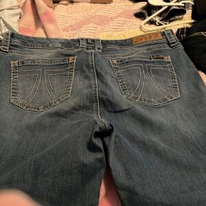 Seven brand capris 32 x 20 distressed